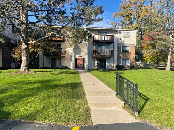 30028 W Twelve Mile Rd, Farmington, MI 48334