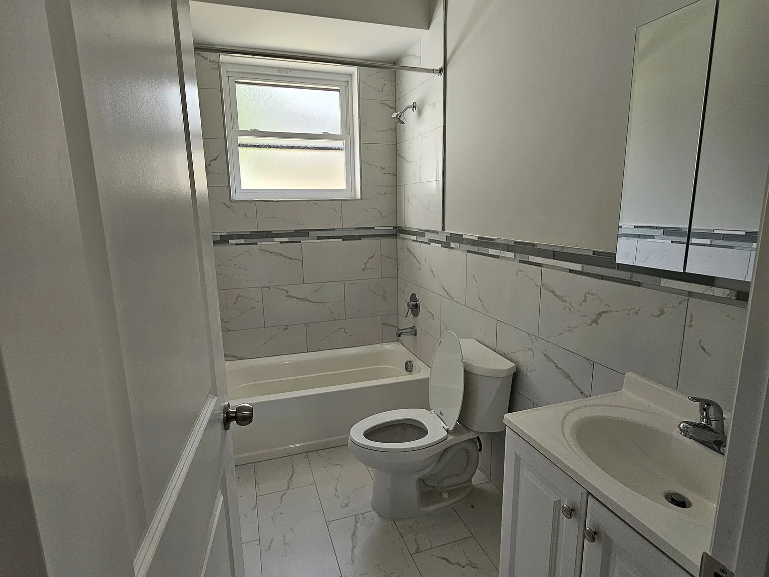 1 bed, 1.5 bath, 650 sqft, $2,000 — Photo 4