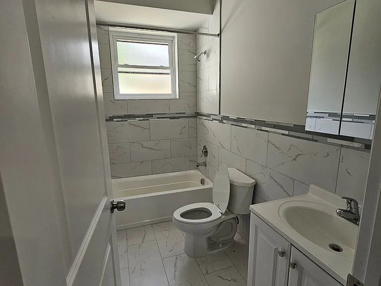 414 S 10th St #1 — Photo 4
