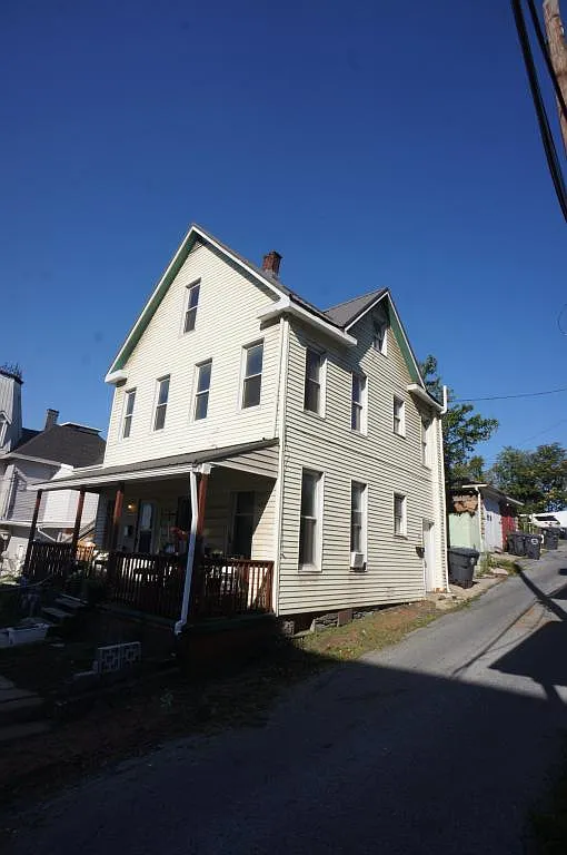 221 Walnut St — Photo 2