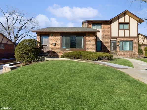 1S204 Danby St, Villa Park, IL 60181