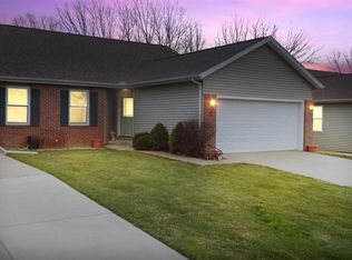 402 Prairie View St, Le Roy, IL 61752