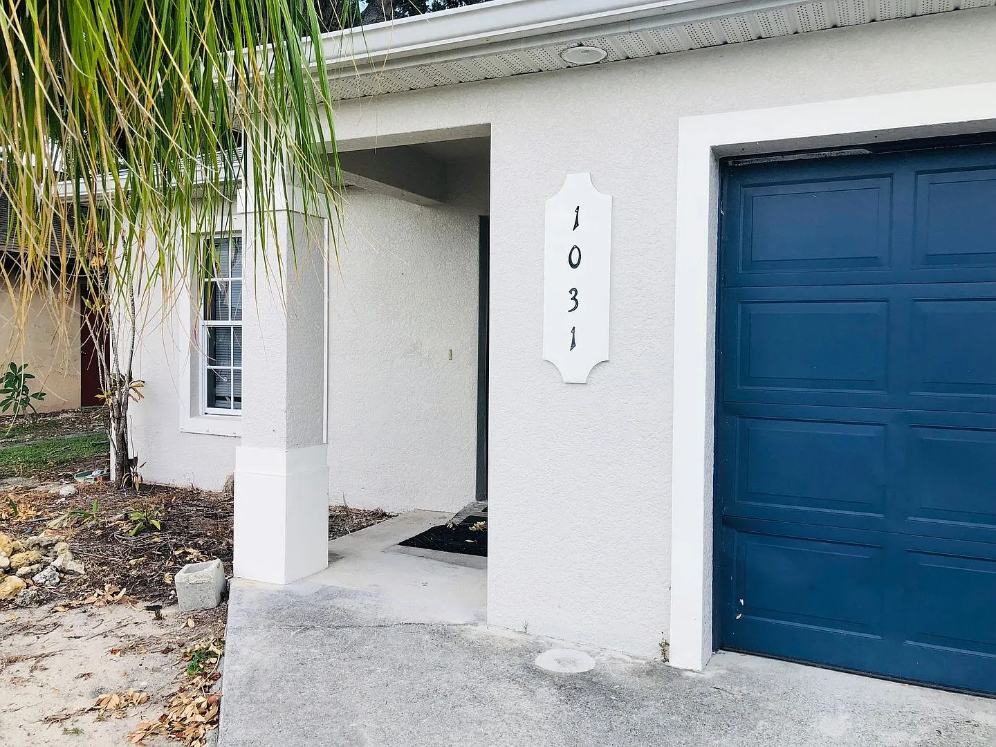Experience this Cape Coral 3 bedroom 2 bath duplex with 1 car garage and screened in lanai. — Photo 2