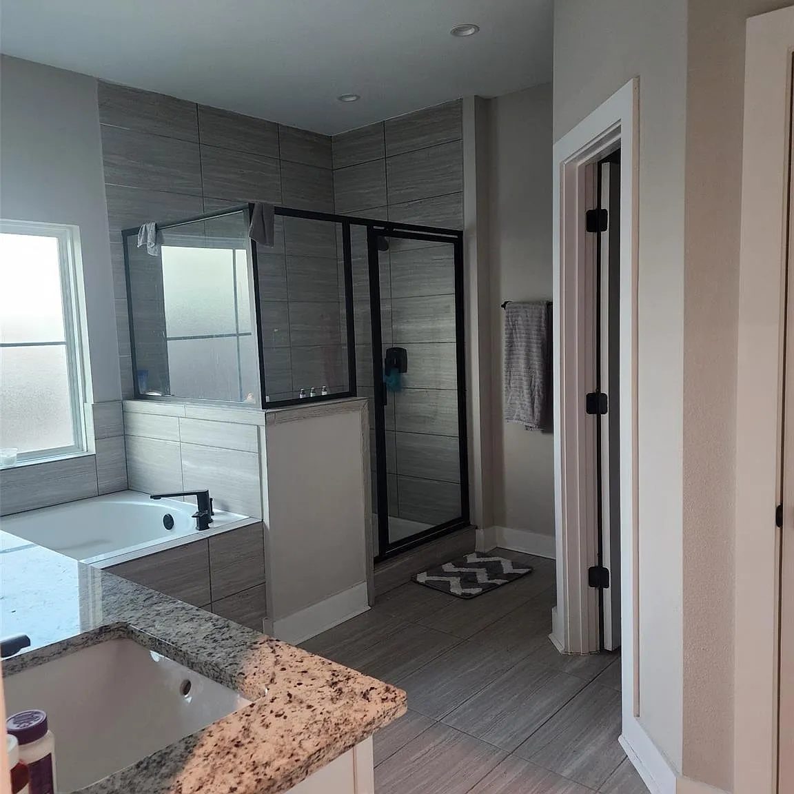 3 bed, 2.5 bath, 1912 sqft, $2,300 — Photo 2