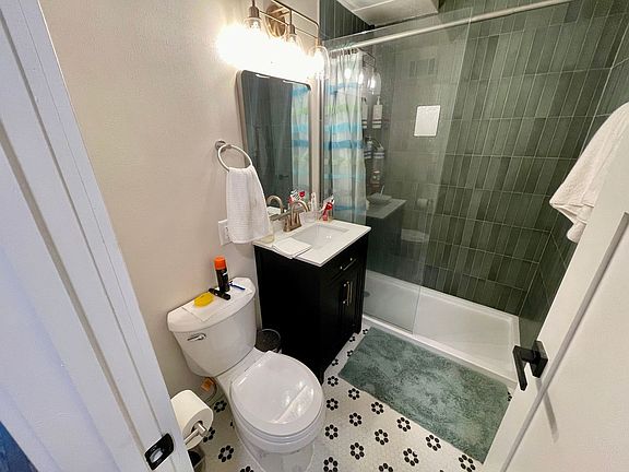5th image of 2600 E Kenwood Blvd #105