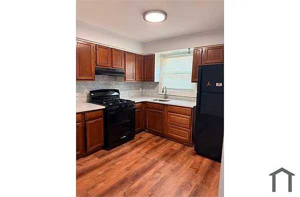 Building Photo - 281 Barnum Ave #B
