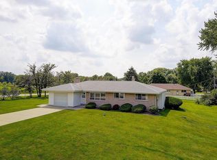 4051 S Elm Dr, New Berlin, WI 53146