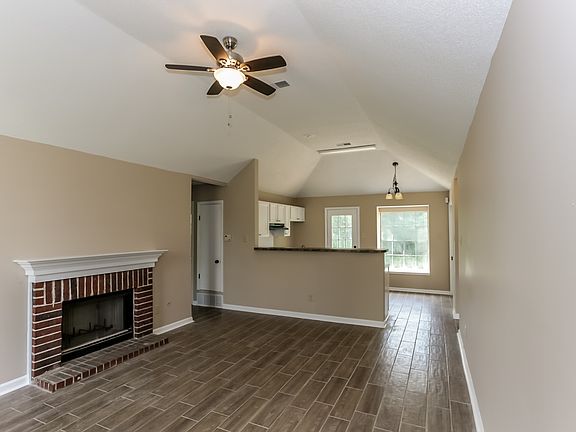 2nd image of 160 Center Oak Dr
