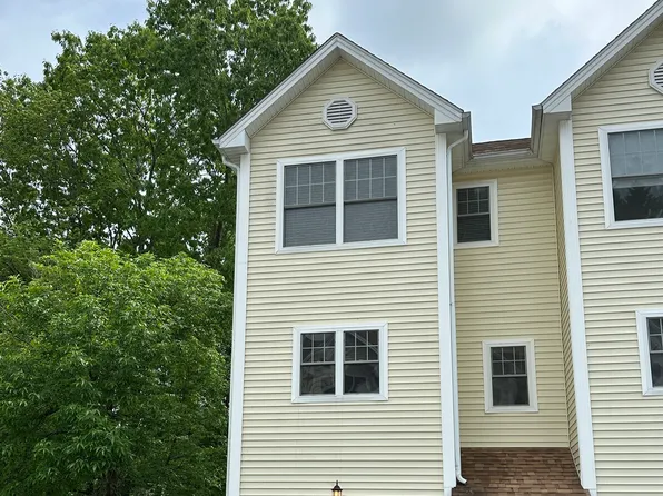 527 West Thames Street #14, Norwich, CT 06360