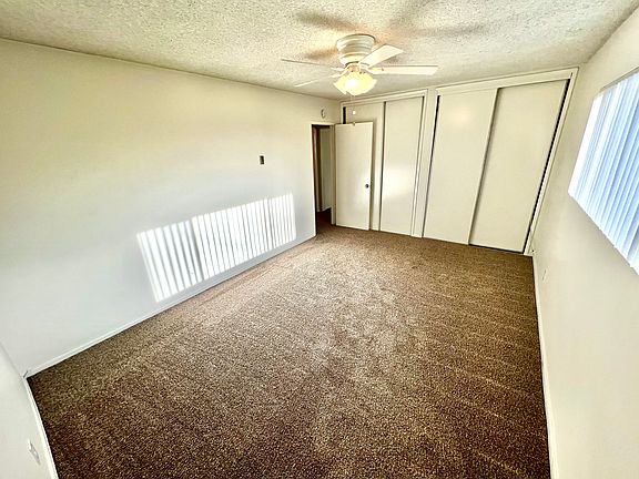 Oversized bedroom layouts with ceiling fans