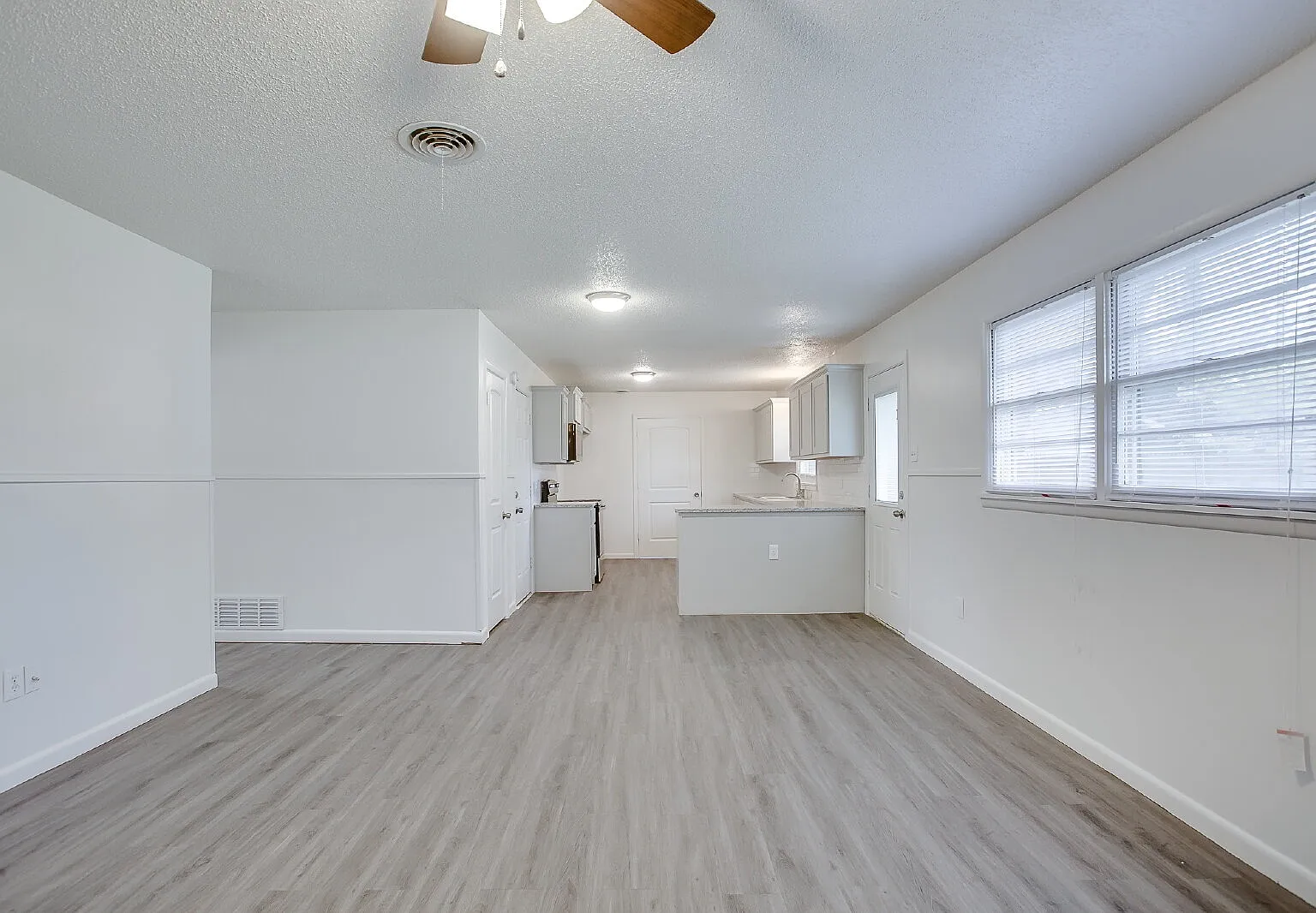 3 bed, 2.0 bath, 1844 sqft, $1,650 — Photo 3