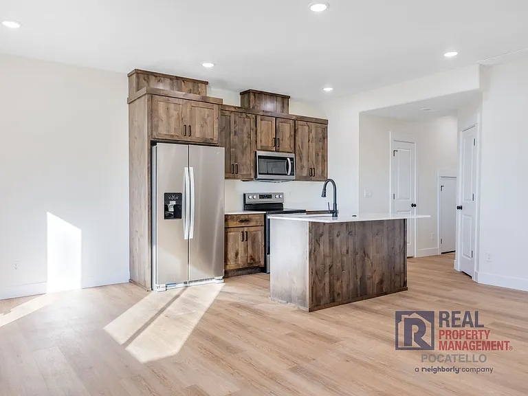 1727 Ammon St — Photo 8