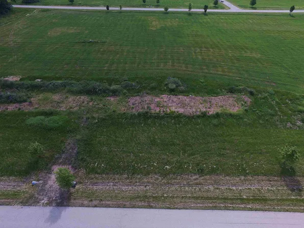 Blackwater Dr #32, Fond Du Lac, WI 54937