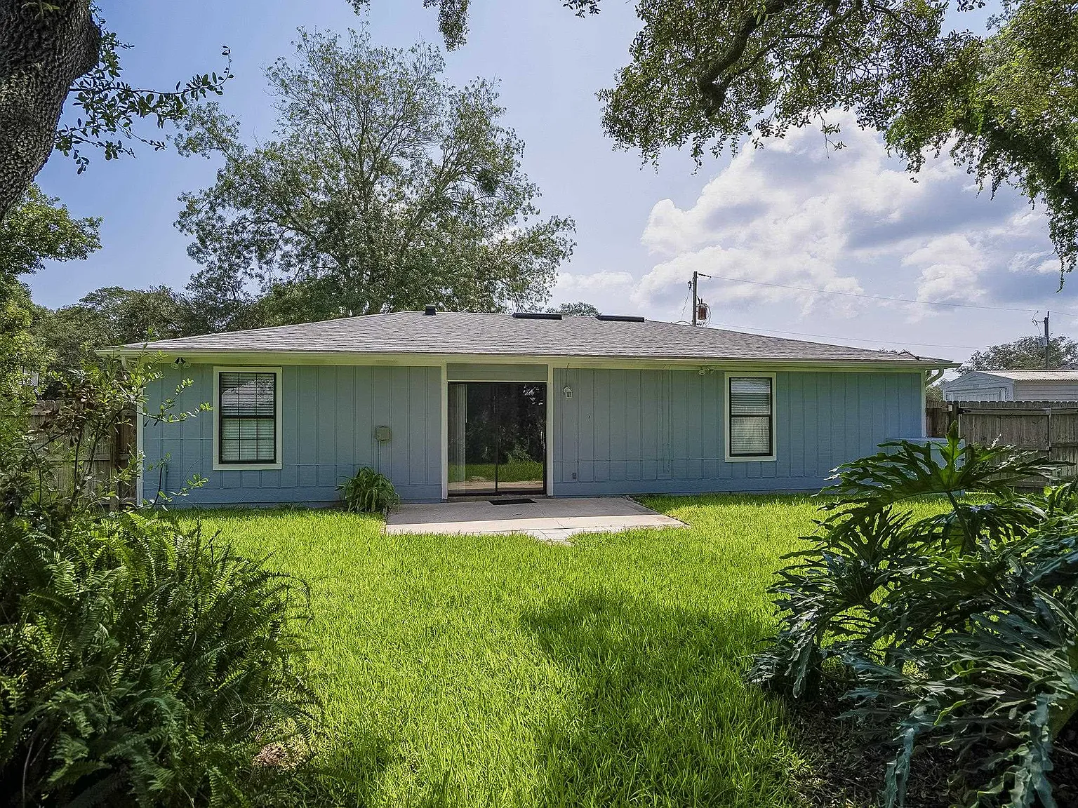 3 bed, 1094 sqft, $2,300 — Photo 3