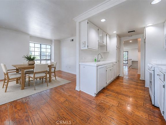 5th image of 18100 Burbank Blvd Unit 14
