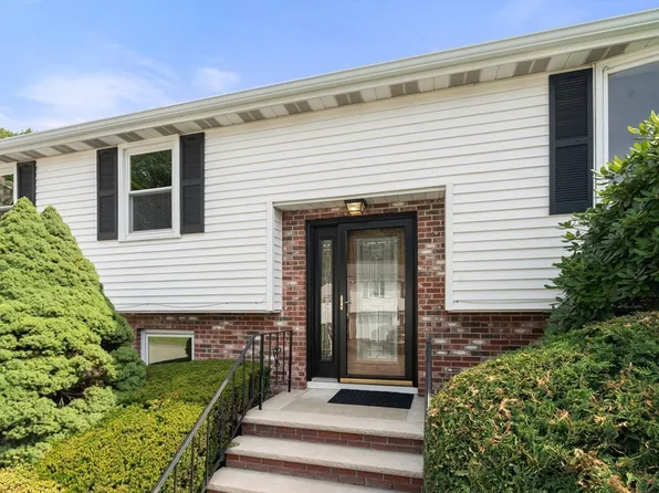 31 Phillips Cir, Waltham, MA 02452