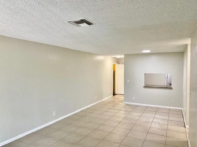 200 Croton Ave #208 — Photo 2