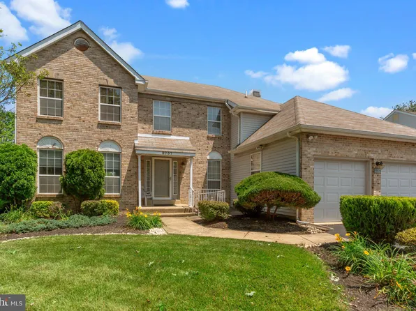 2737 Woodsview Dr, Bensalem, PA 19020