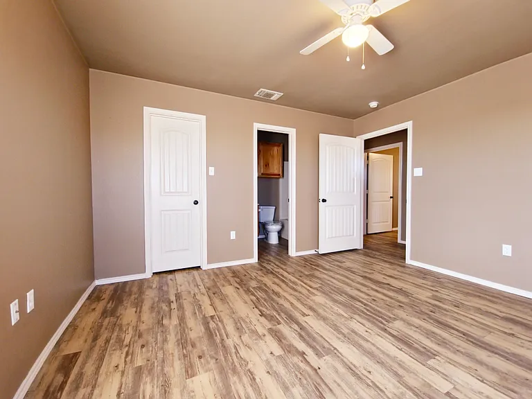 2226 E Main St — Photo 9