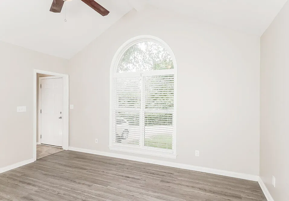 3 bed, 2.0 bath, 1296 sqft, $1,850 — Photo 3