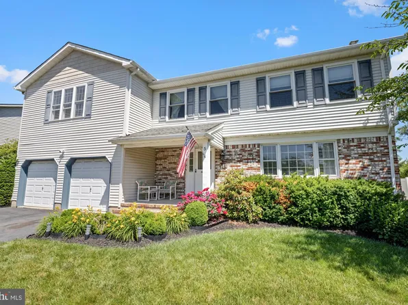 5 Hixon Dr, Burlington, NJ 08016
