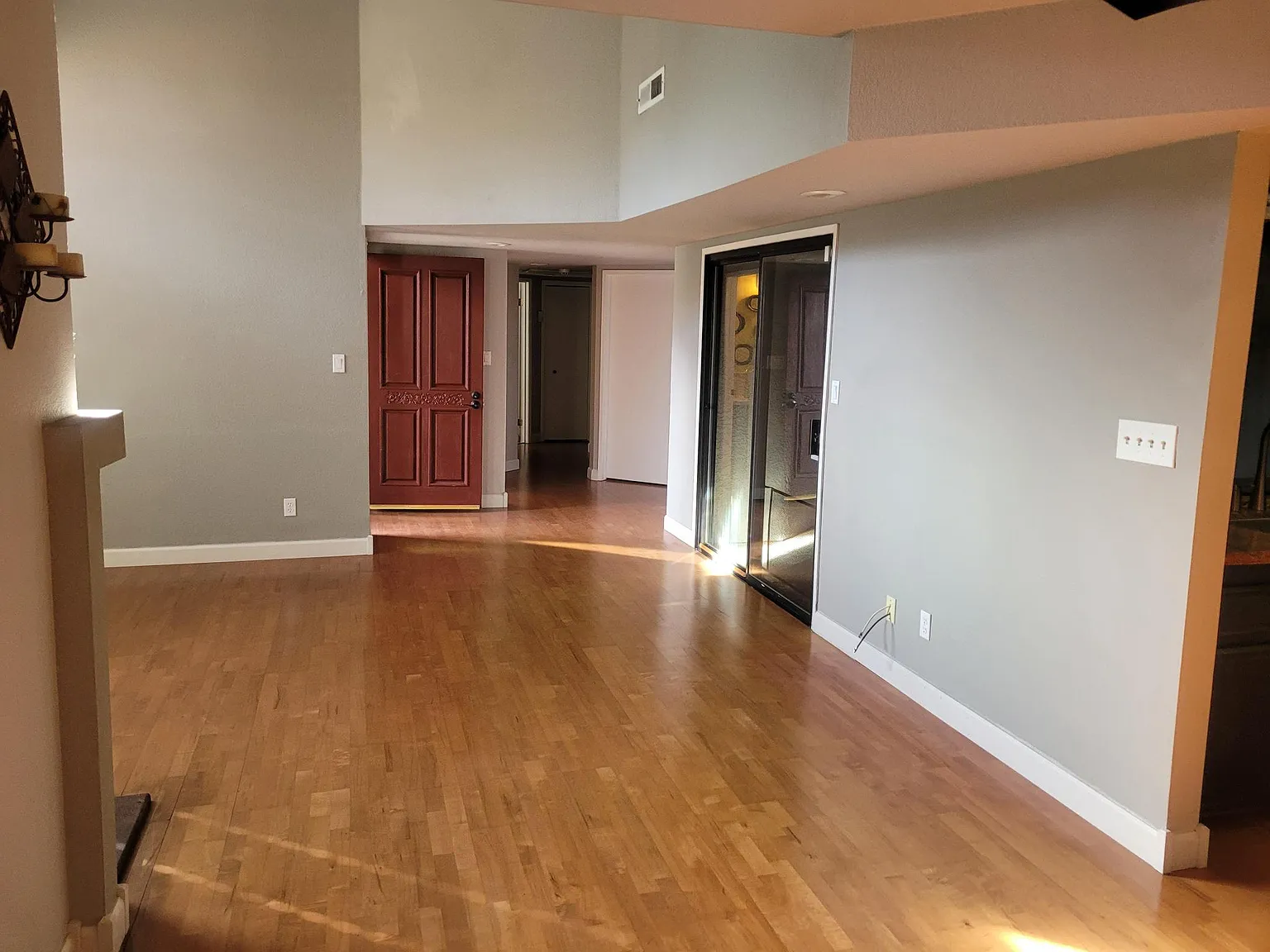 3 bed, 1209 sqft, $3,400 — Photo 2