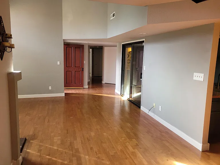 916 Evert Ct — Photo 2