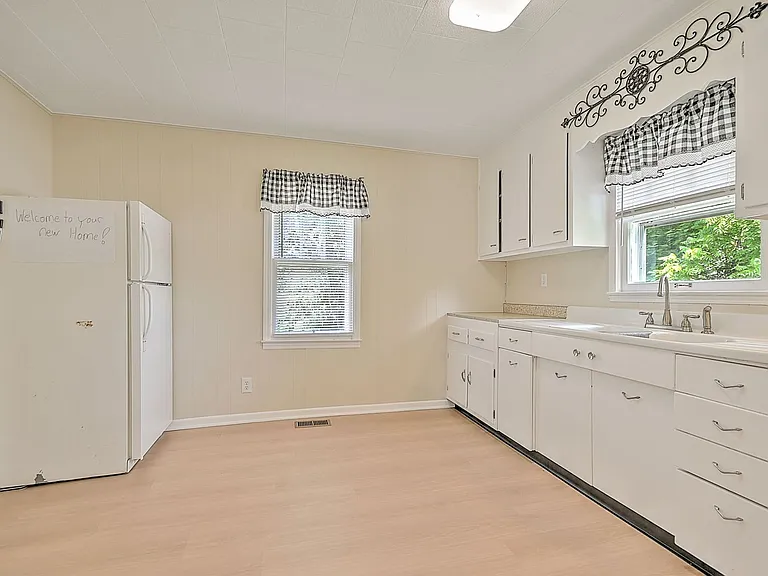 1050 Delawana St — Photo 12