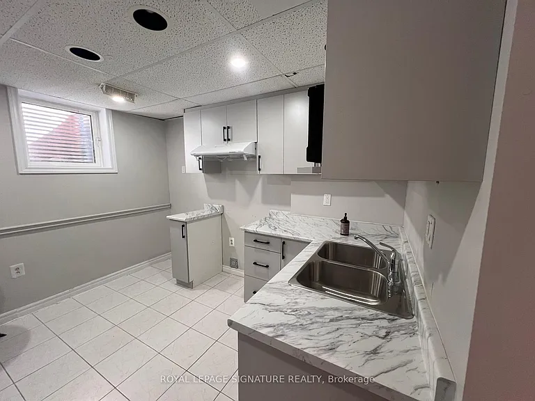 23 Princess Blvd #BASEMENT — Photo 1
