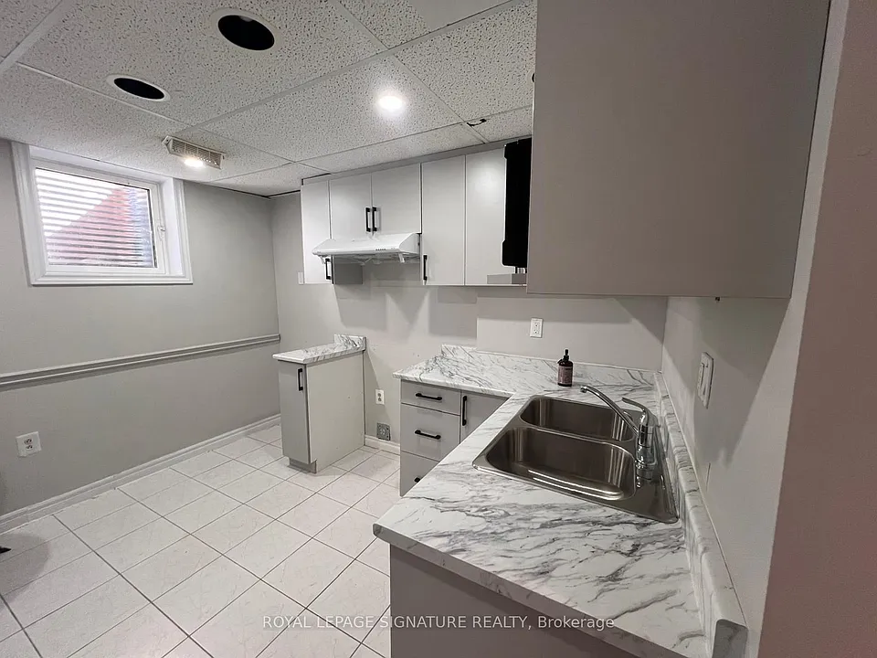 23 Princess Blvd #BASEMENT