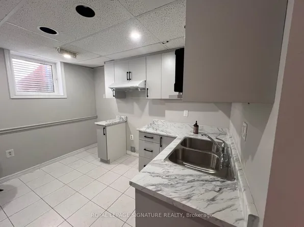 23 Princess Blvd #Basement, Grimsby, ON L3M 5A8