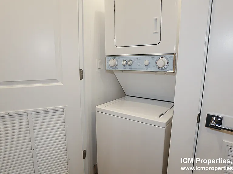 3907 N Janssen Ave #2 — Photo 6