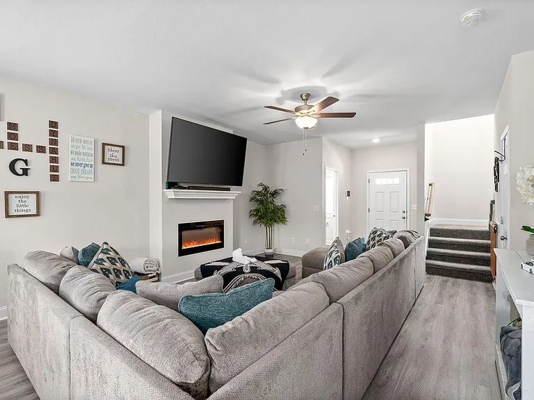 1046 Winesap Rd — Photo 8