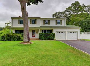 11 Sherry Ln, Selden, NY 11784