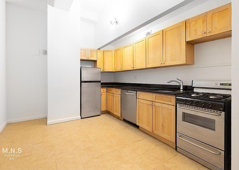 1st image of 31 E 31st St APT 10D