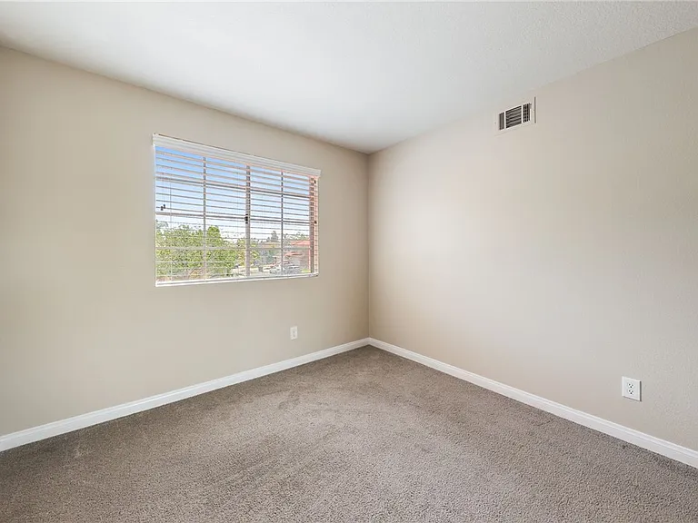 23205 Azela Cir — Photo 29