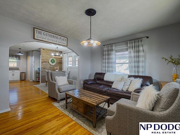 5th image of 4828 Randolph St