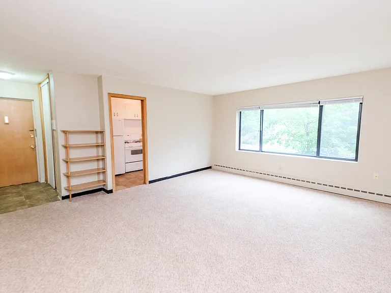 Laurel Terrace — Photo 26