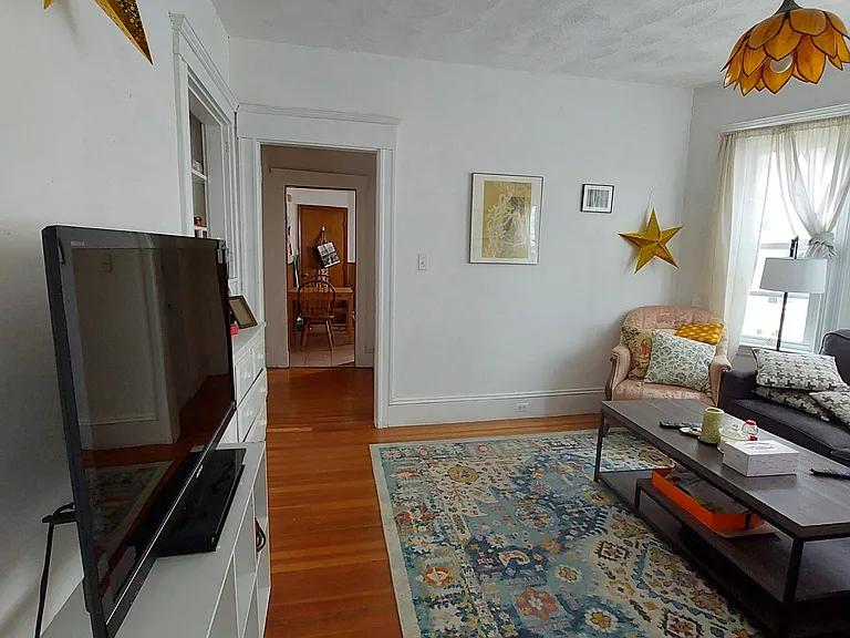 102 W Adams St — Photo 5