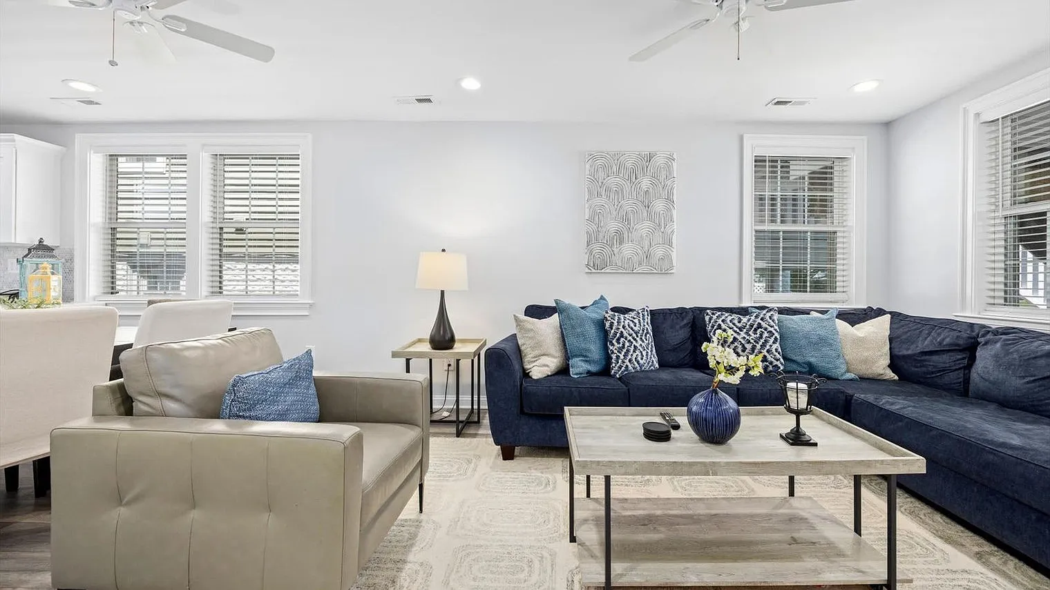 3 bed, 2.0 bath, 1097 sqft, $6,708 — Photo 3