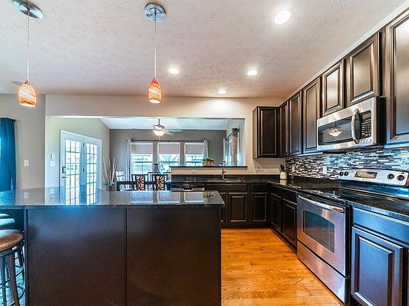 2nd image of 4359 Bergamot Dr