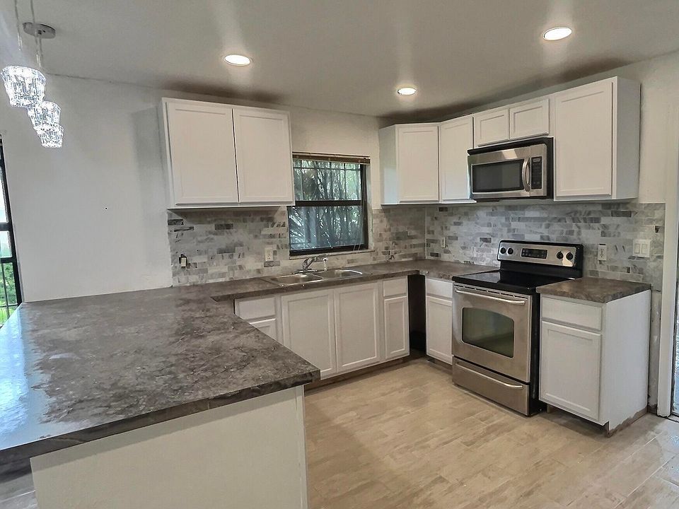 2nd image of 1303 Travelers Palm Drive