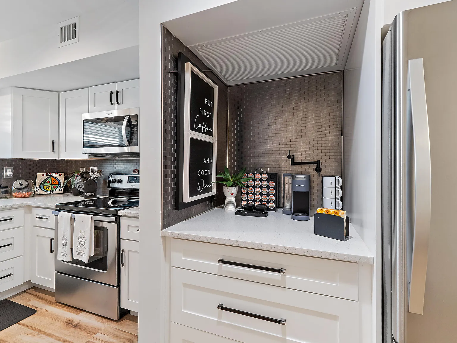 2 bed, 2.0 bath, 975 sqft, $6,500 — Photo 4