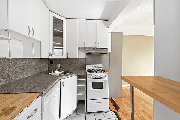 Sold by Douglas Elliman | media 10