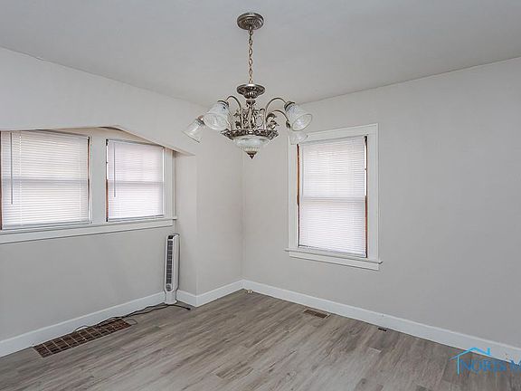 5th image of 3618 Watson Ave