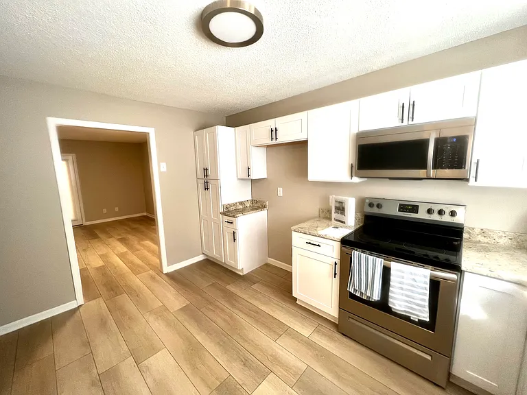 Furman Place Townhomes — Photo 12