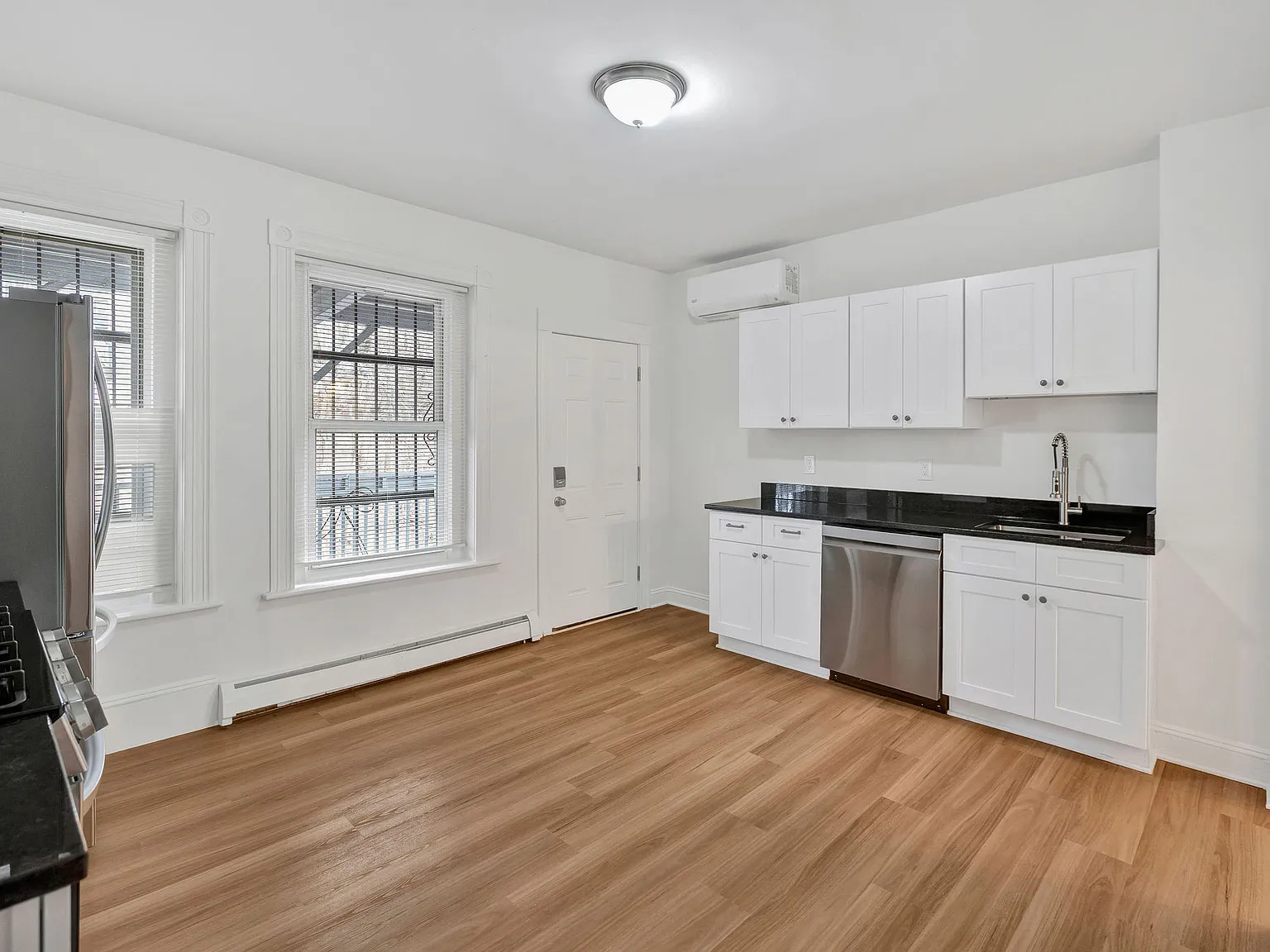 4 bed, 1432 sqft, $4,500 — Photo 3