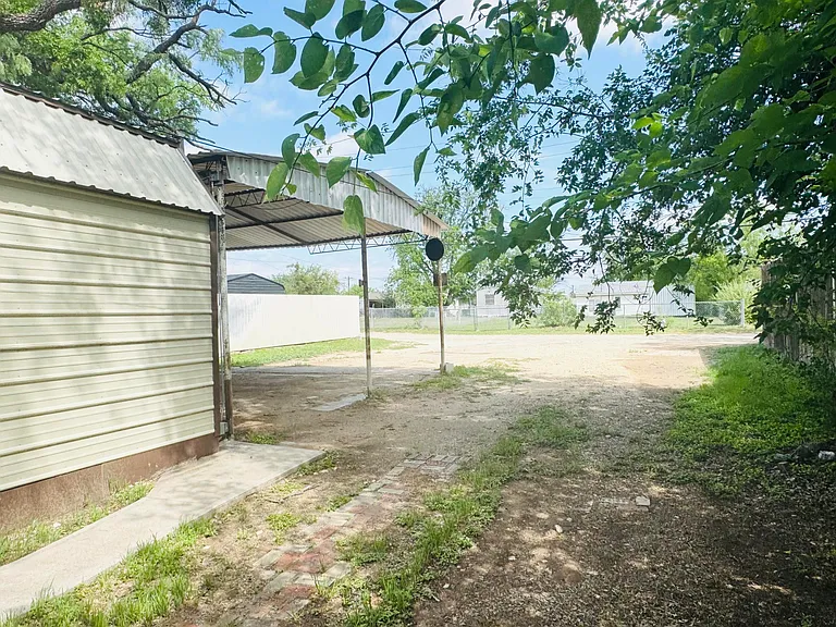 1510 E Harris Ave — Photo 14