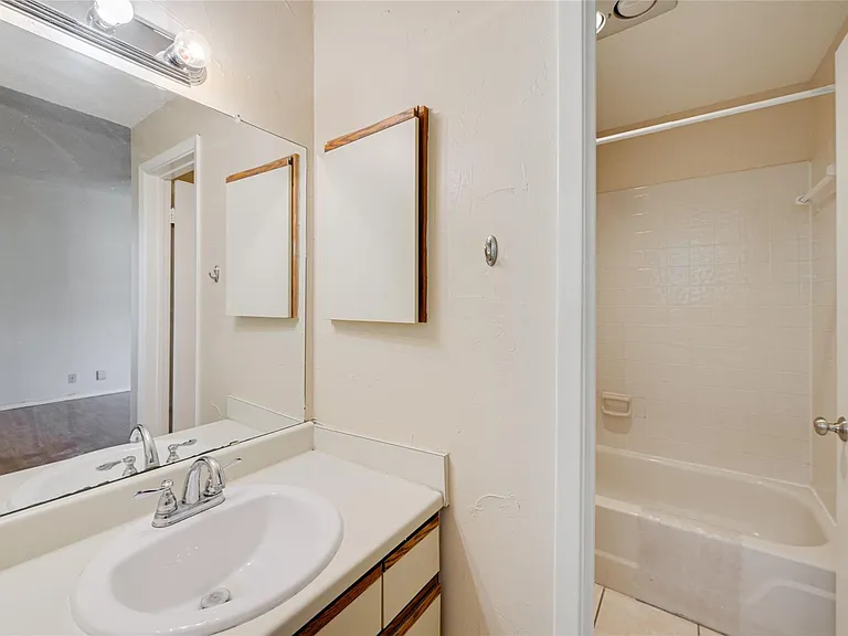 807 W 25th St #316 — Photo 7