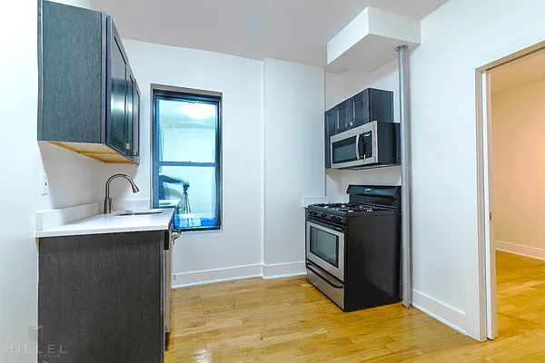 Rented by Hillel Realty Group | media 19